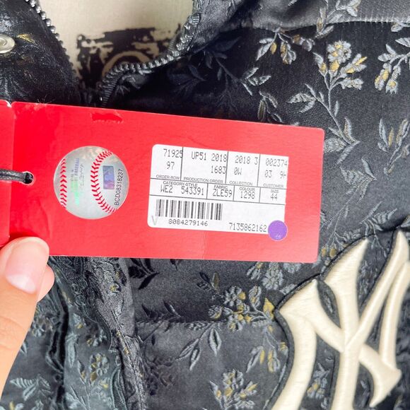 GUCCI NWT Women's NY Yankees Jacquard Lace Trim Long Puffer Coat Black Size L - Picture 9 of 16